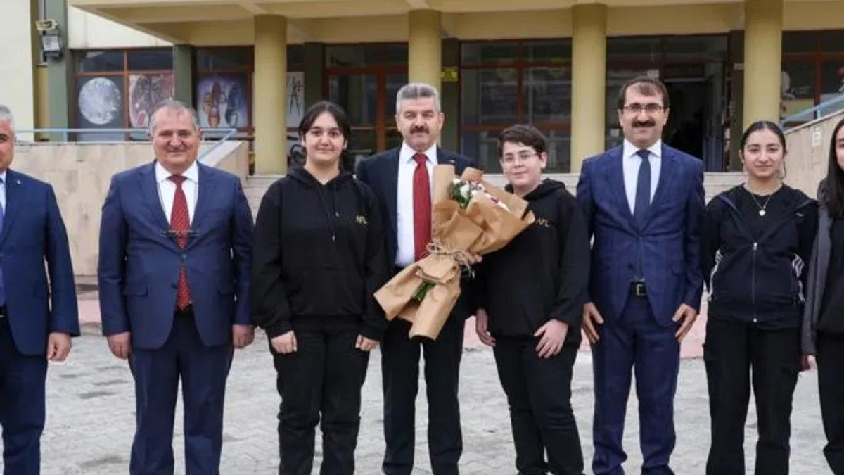 Artvin Valisi Ergün, Fen Lisesi’ni ziyaret etti