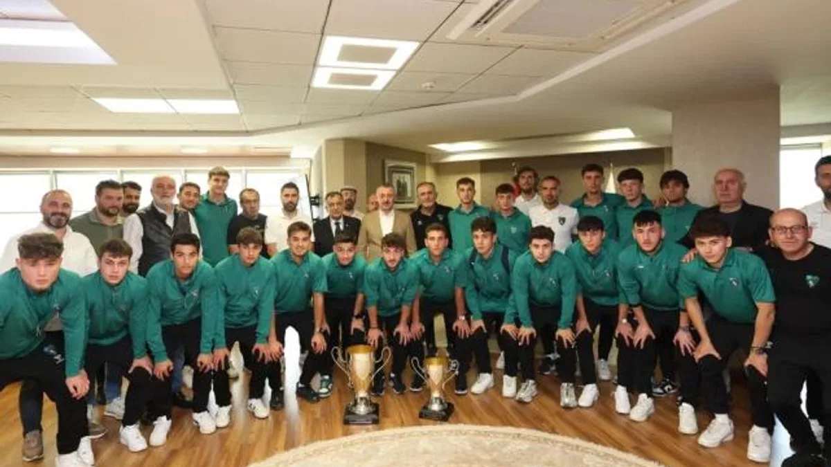 Kocaelispor’un şampiyon gençleri Büyükakın’a geldi