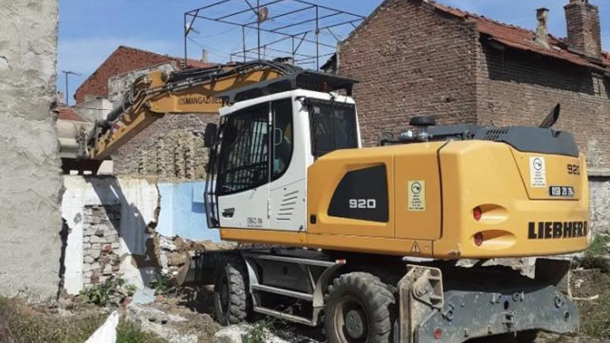 Osmangazi’de metruk bina mesaisi