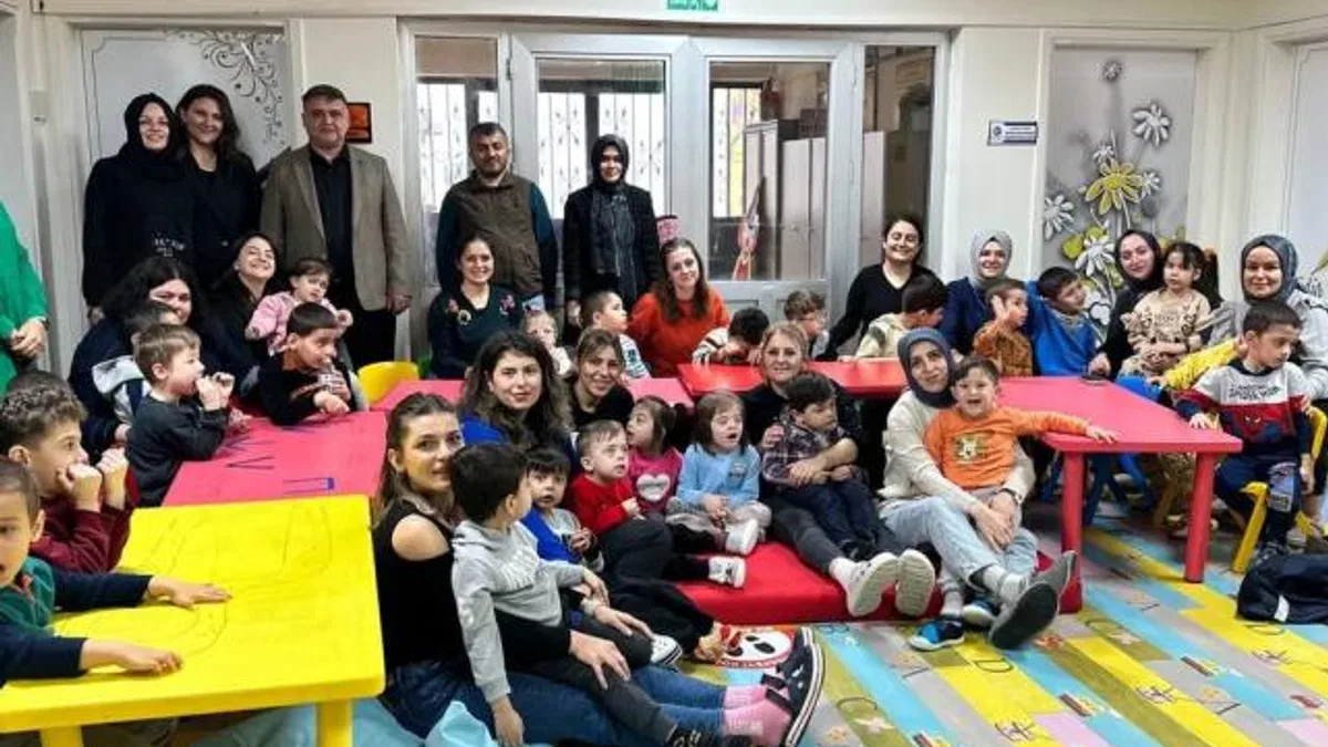 ‘Bir Hikâye Bir Neşe’ projesi özel çocuklara sevinç oldu