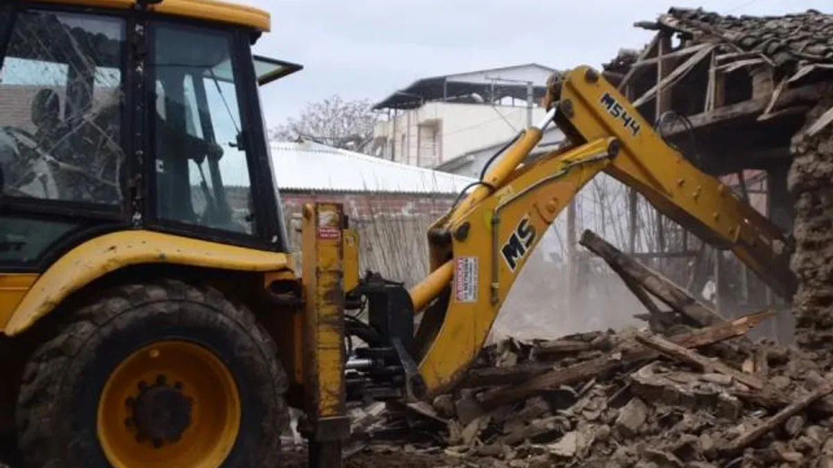 Bursa Yenişehir’de metruk binalar yıkılıyor