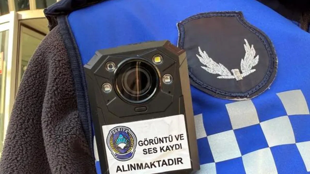 İzmit’te zabıta denetimleri artık yaka kamerasında!