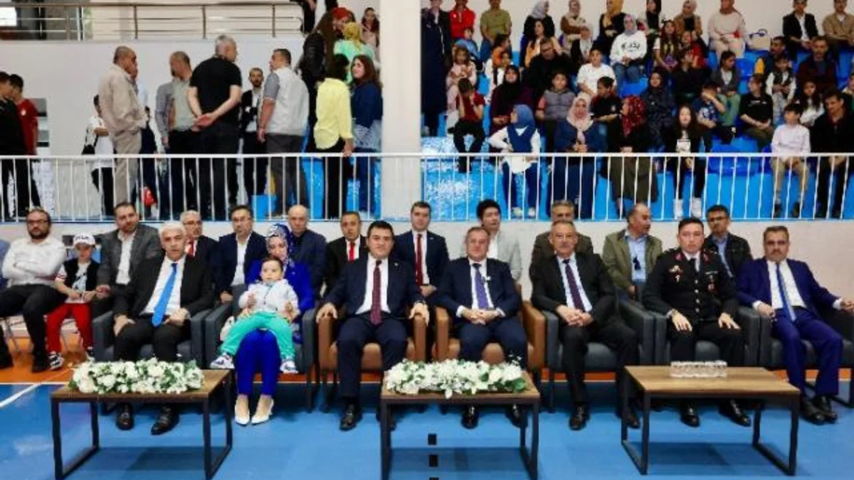 Özdoğan: “Gençler bizim geleceğimiz, umudumuz, her şeyimiz”