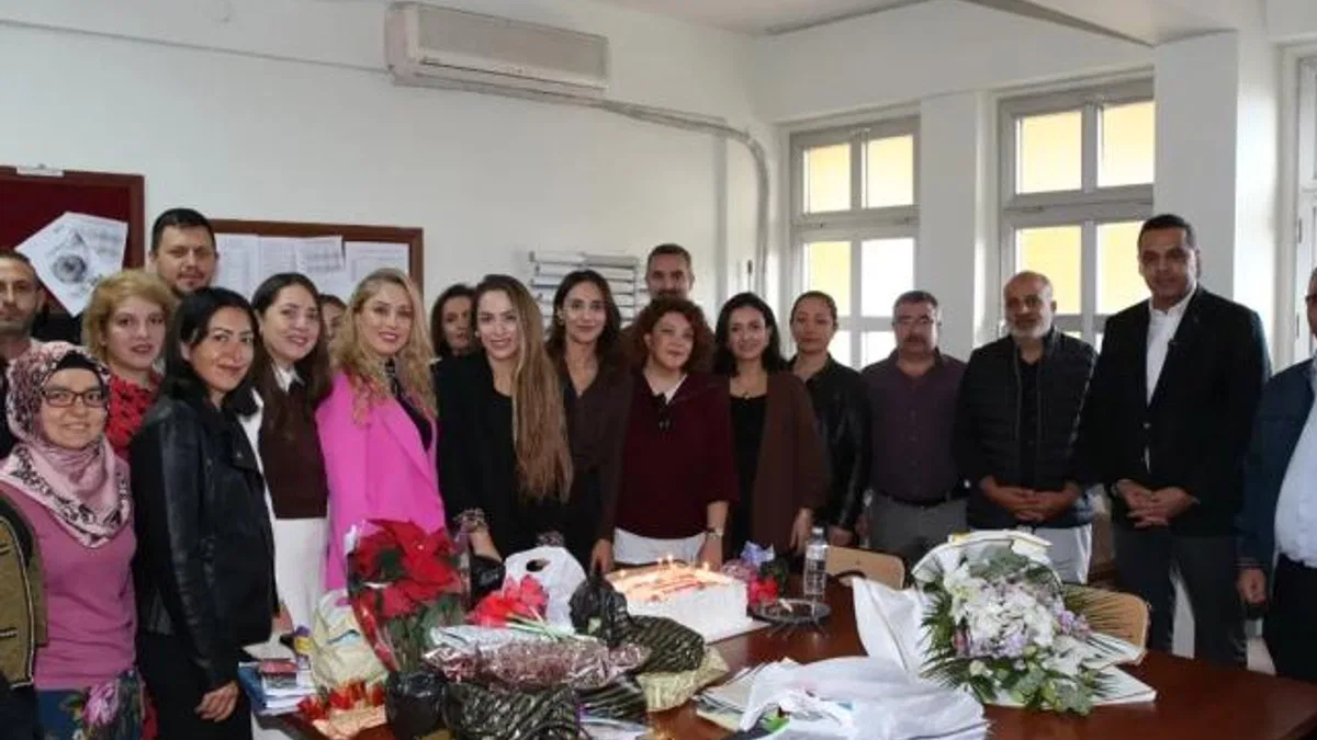 İzmir Çiğli’de Öğretmenler Günü fidanlarla kutlandı