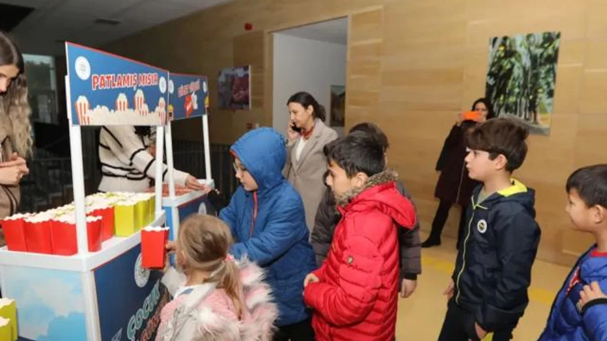 Muğla’da Başkan Aras’tan çocuklara sinema hediyesi