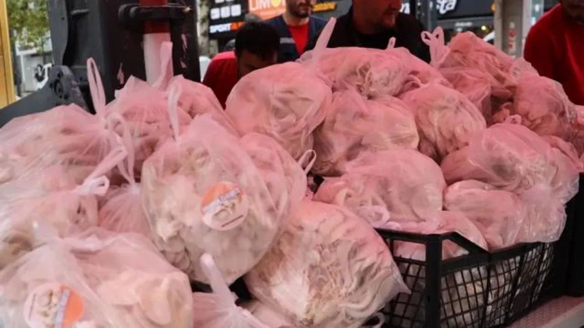 Kocaeli İzmit Belediyesi, kendi ürettiği mantarları vatandaşa dağıttı