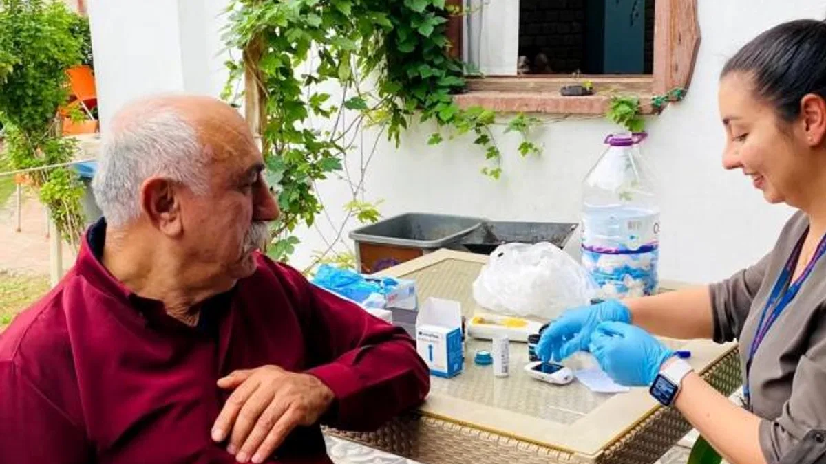 Antalya Muratpaşa’dan kıdemli kent sakinlerine sağlık desteği