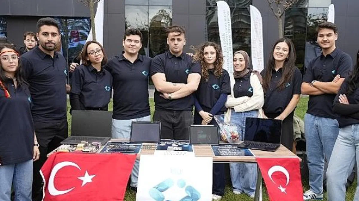 75 Öğrenci Kulübünün Yer Aldığı İstinye Üniversitesi Kulüpler Fuarı, Binlerce Öğrencinin Yoğun İlgisiyle Karşılaştı