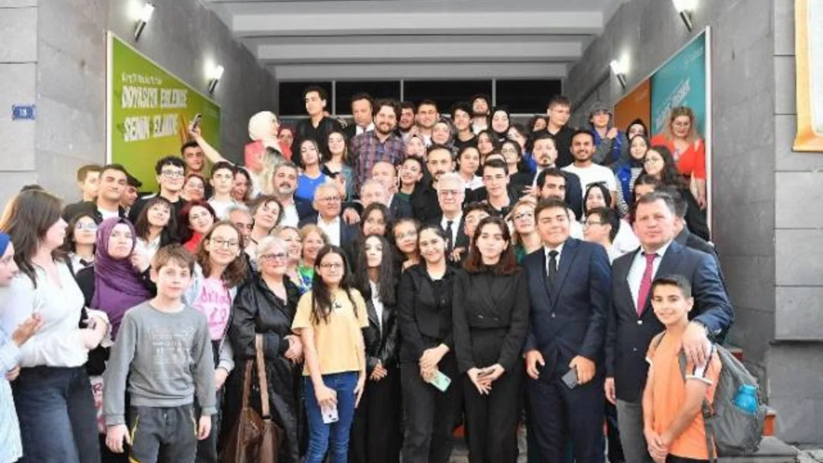 Büyükkılıç, Akar ve Karadağlı, tiyatro söyleşisinde gençlerle buluştu