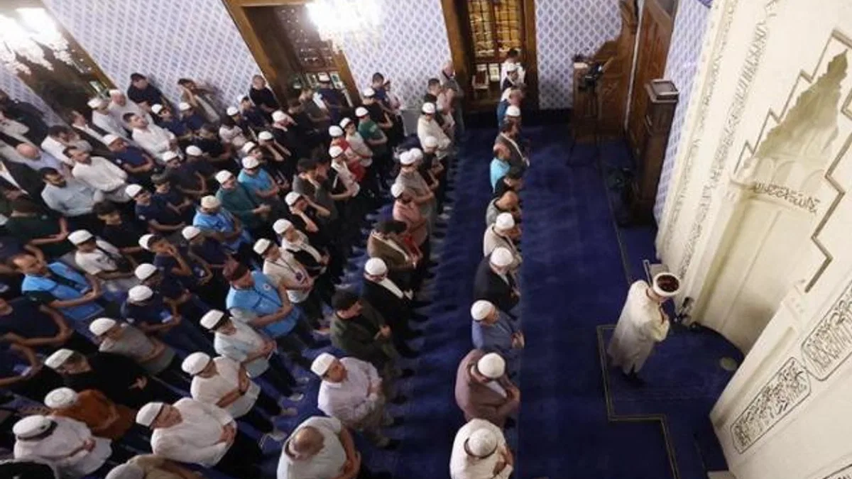 Şehitler için 90 bin camide dua edildi
