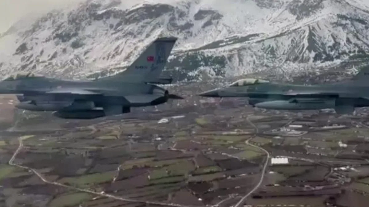 Erzincan semalarında muharip uçak geçişi