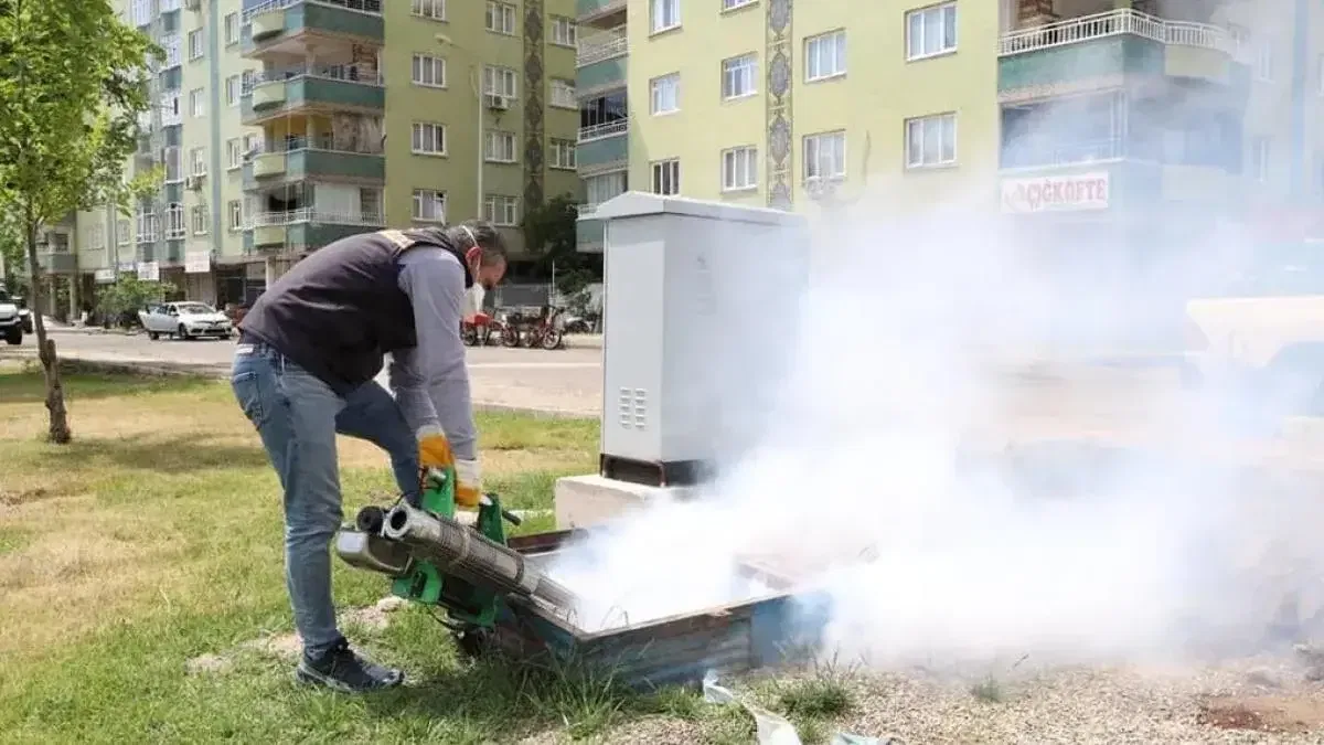 Diyarbakır ilçelerinde haşereyle mücadele aralıksız sürüyor