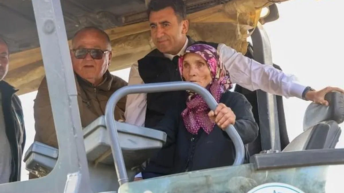 Gülsüm Teyze’den asfalt şovu