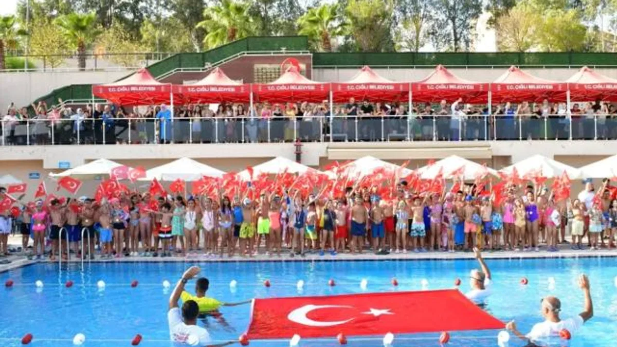 İzmir Çiğli’den yüzme şenliği ve madalya töreni