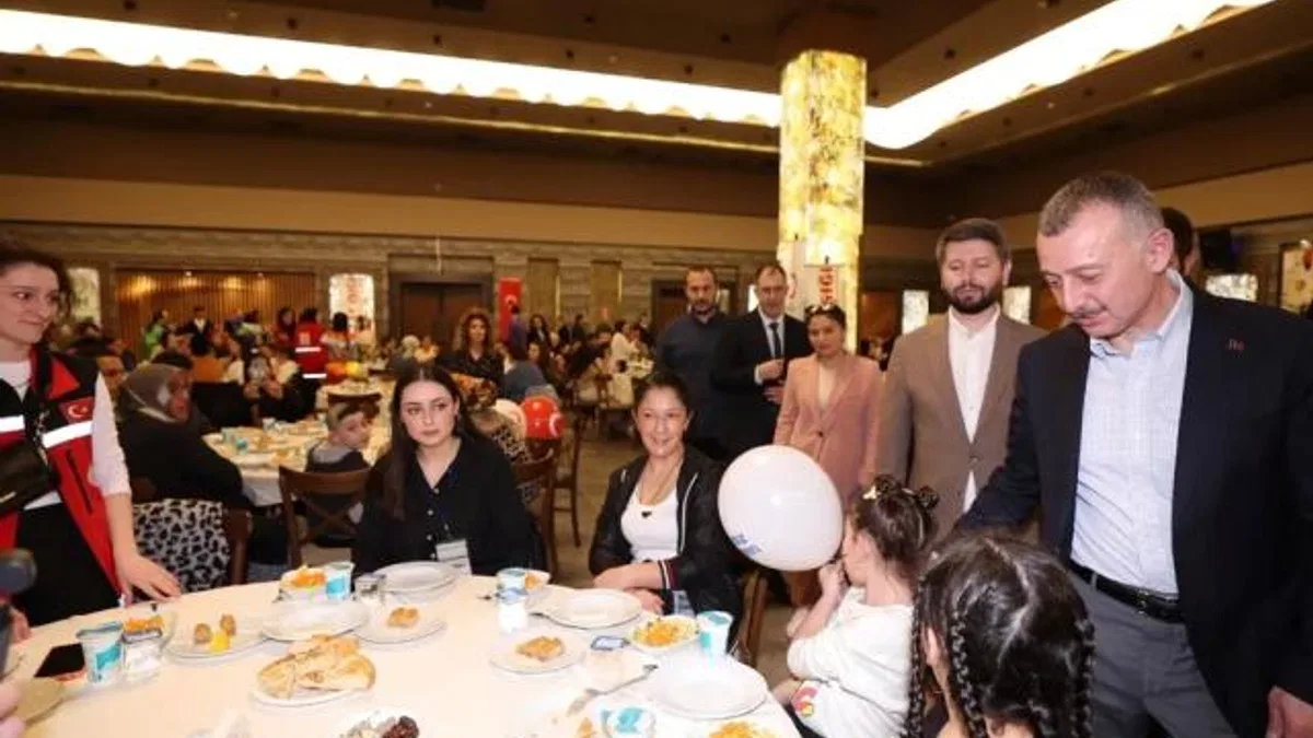 Kocaeli protokolü yetimleri ağırladı