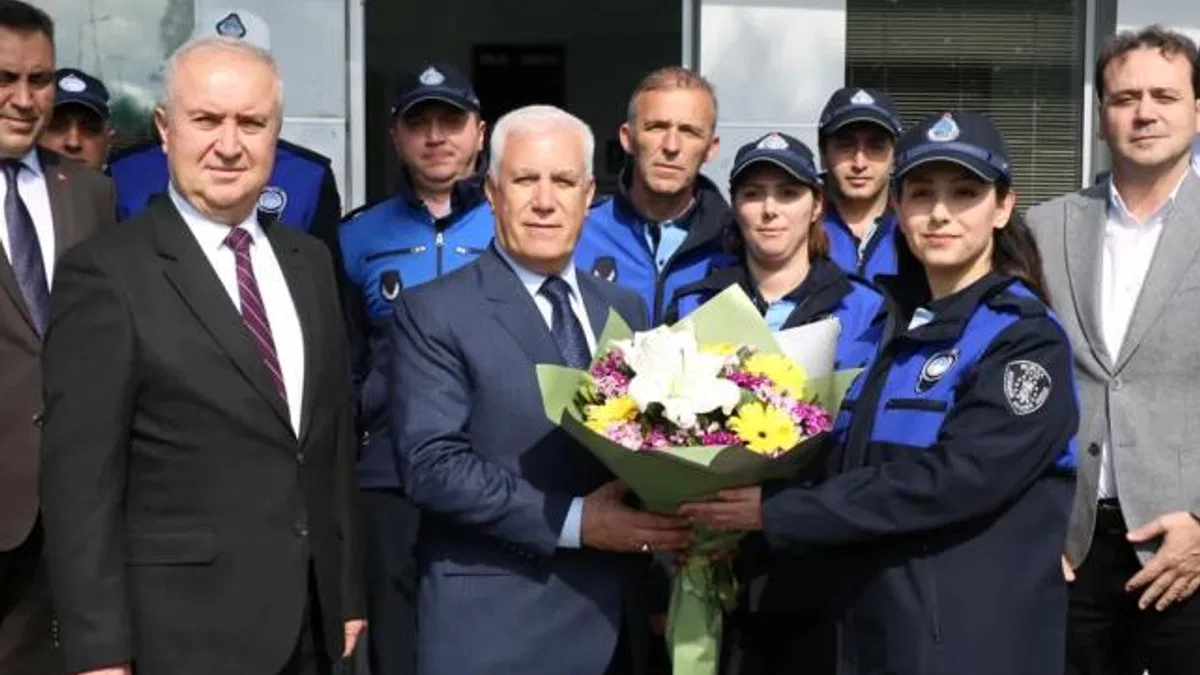 Bursa’da Başkan Bozbey bayramda çalışan ekipleri unutmadı