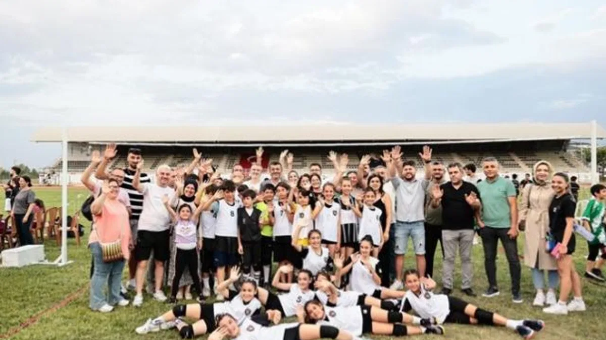 Büyükşehir’den mini voleybol şenliği