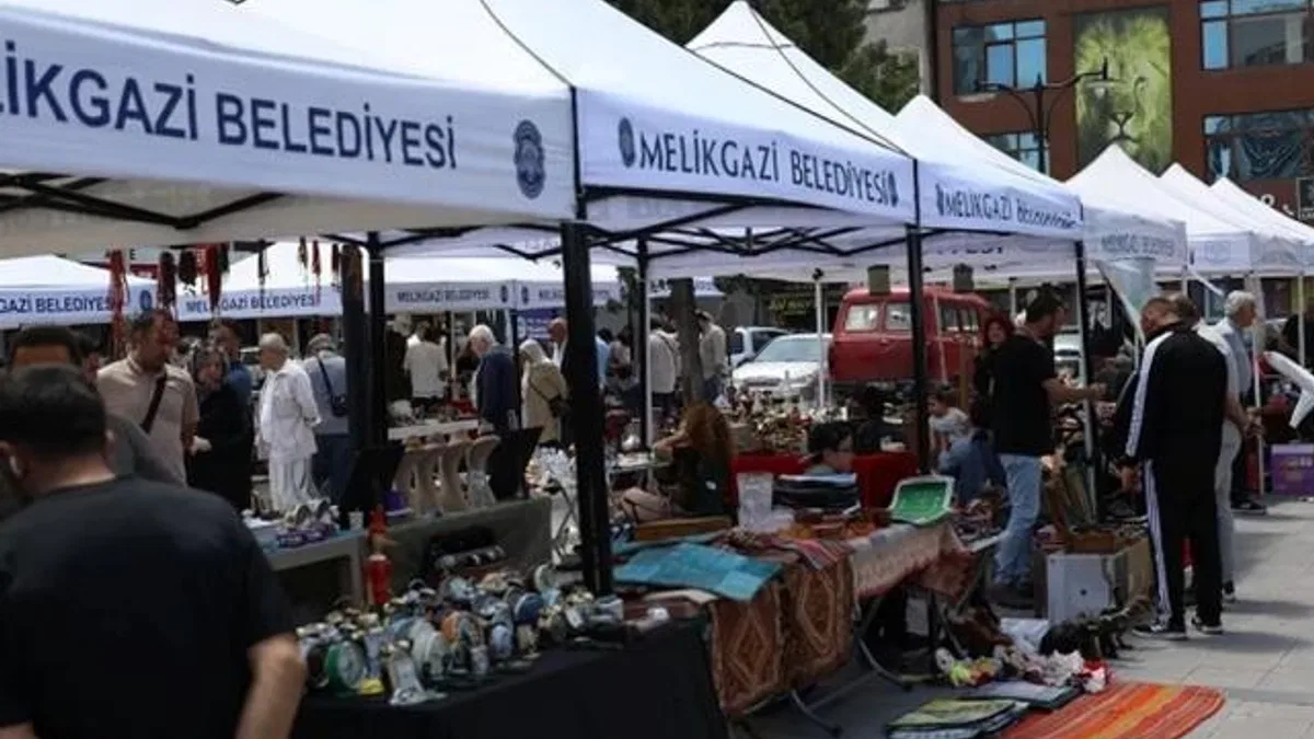 Kayseri Melikgazi Antika Pazarı’na yoğun ilgi