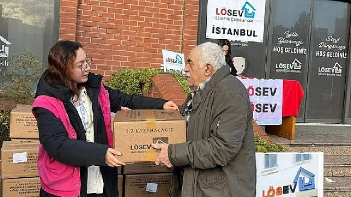 LÖSEV Mutlu Et Paketlerini Ataşehir’de Dağıtmaya Devam Ediyor