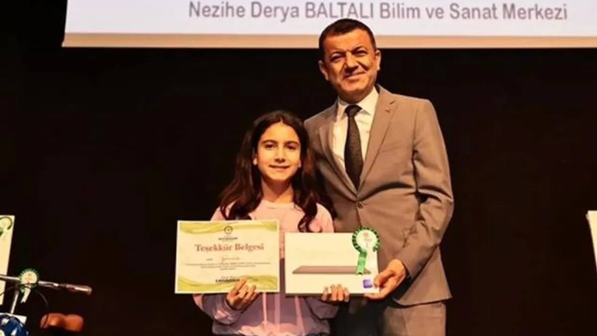 “Sıfır Atık Sonsuz Sanat” yarışmasında genç yetenekler ödüllerini aldı