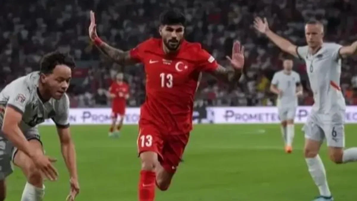 Ertem Şener’den Eren Elmalı’ya ağır eleştiri: Torpil olmasa oynayamaz