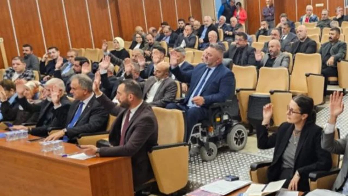 Gölcük Belediyesi engelleri kaldırıyor