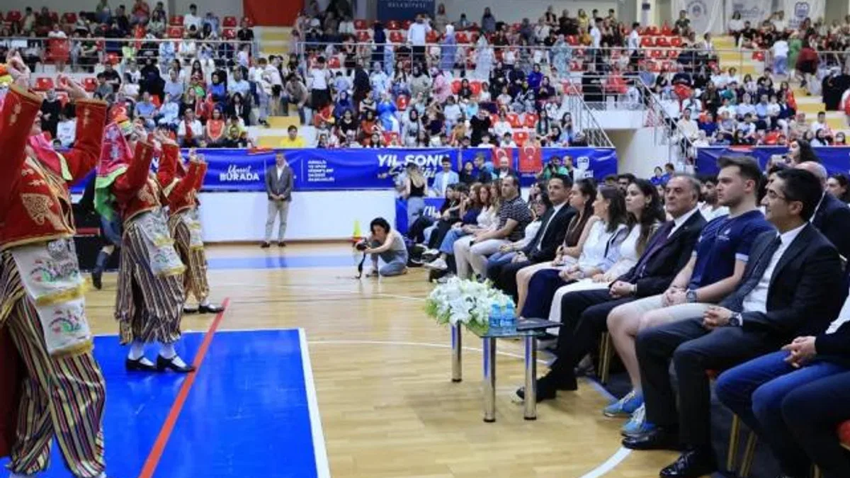 İBB yurtlarında mezuniyet coşkusu