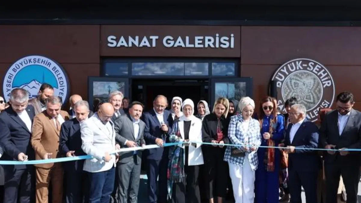 Renklerin Dili Resim Sergisi & Gelenekli Sanatlar Koleksiyonu açıldı