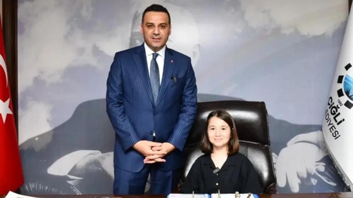 İzmir Çiğli’de minik Başkan’dan ilk talimat eğitim için geldi