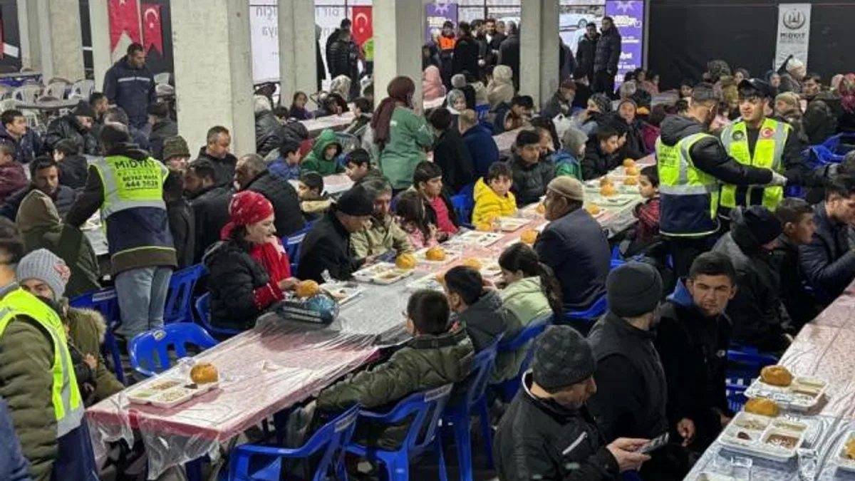 Mardin’de Ramazan bereketi iftar sofrasında paylaşıldı