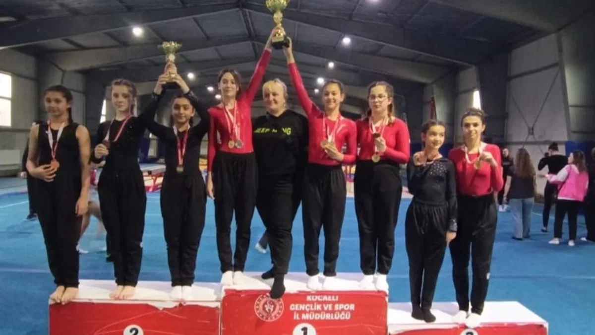 Yıldız sporculara 11 madalya 2 kupa