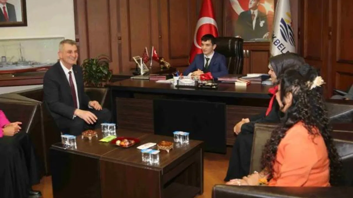 Ali Yıldırım Sezer koltuğunu Anıl Ege’ye devretti