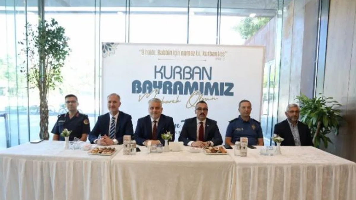 İnegöl’de vatandaşlar ve protokol bayramlaşma programında buluştu