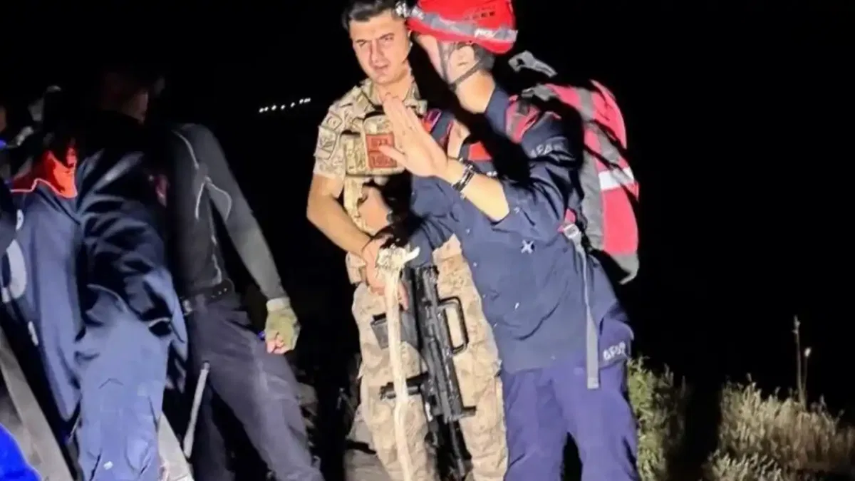 AFAD Şırnak’ta dağlık alanda mahsur kalan kişileri kurtardı