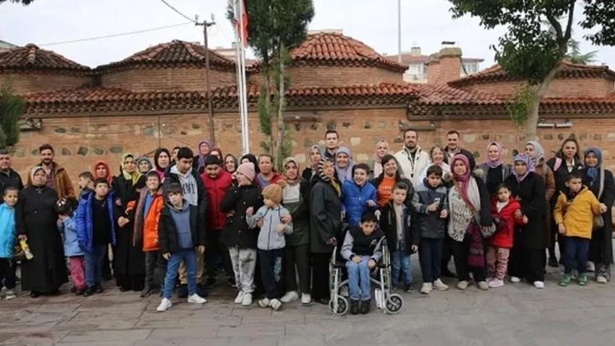 Büyükşehir’den Akhisarlı özel öğrencilere Manisa gezisi