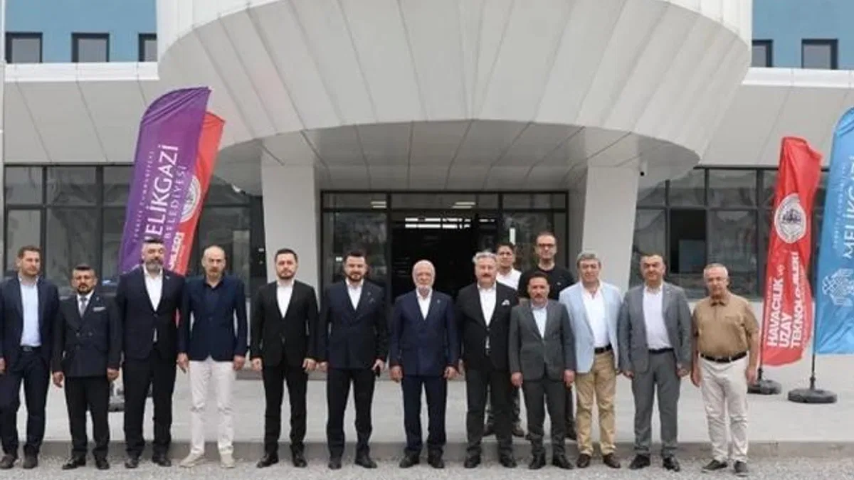 Mustafa Elitaş’tan Kayseri Melikgazi Havacılık Lisesi’ne tam not