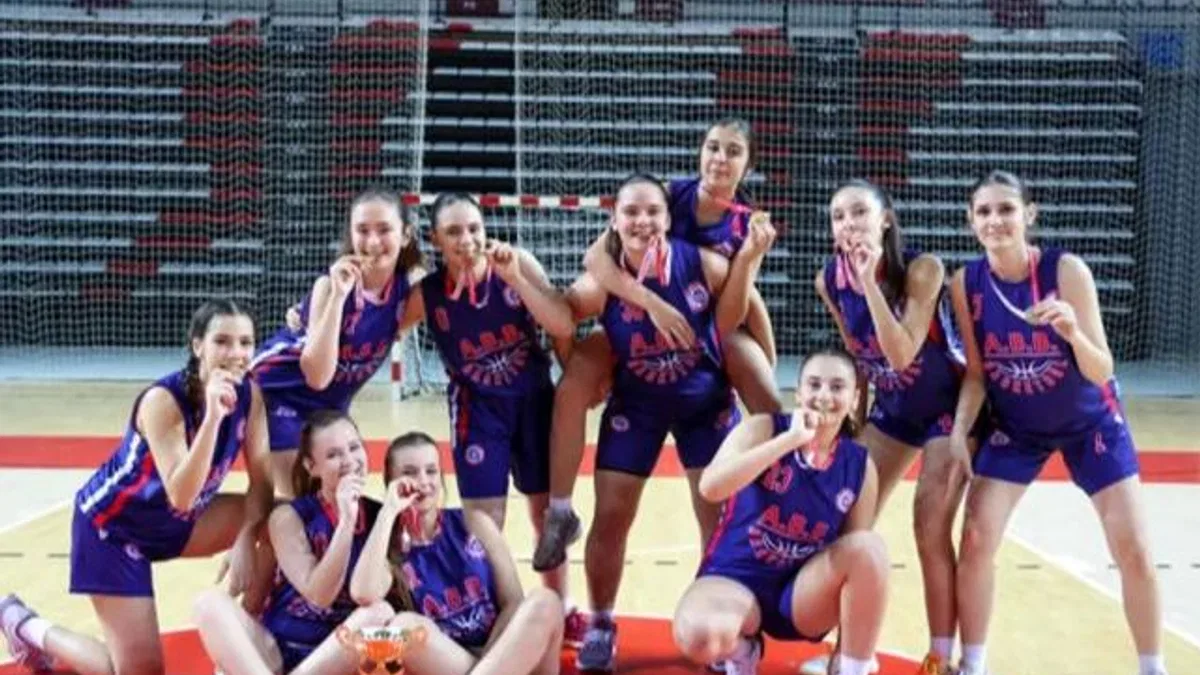 Büyükşehir’in basketbolcu kızları Antalya şampiyonu oldu