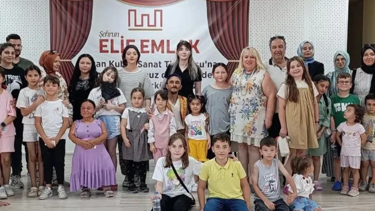‘Yağmur Hanım’ın Konağı’ dakikalarca ayakta alkışlandı