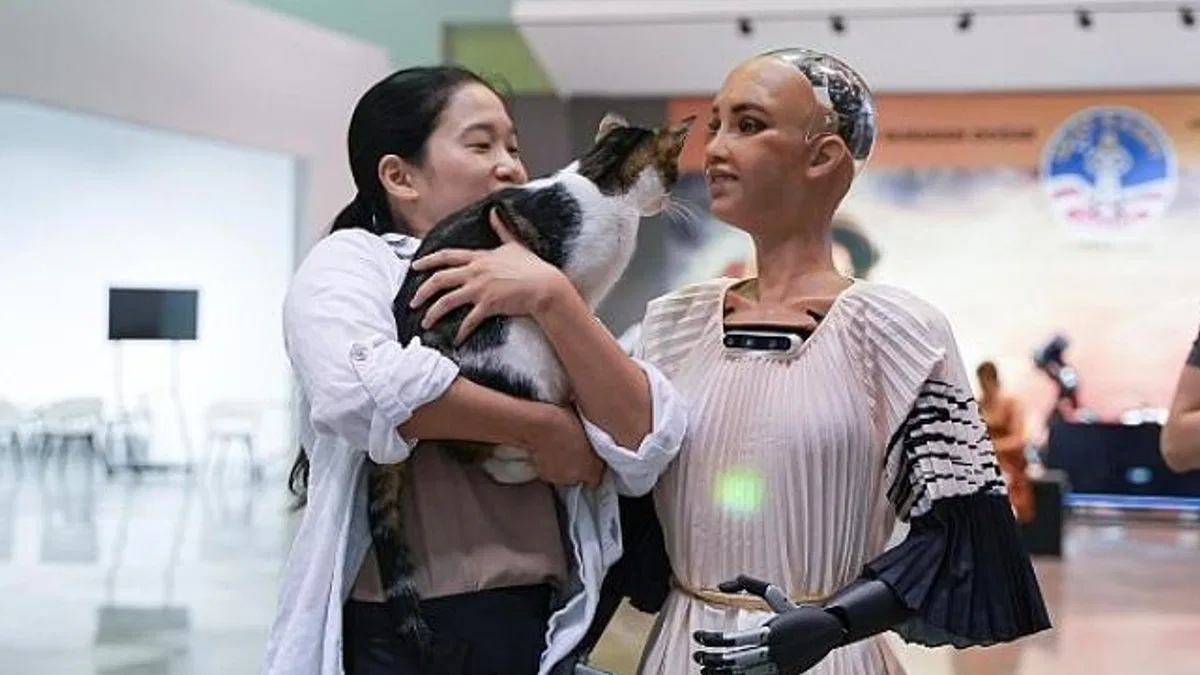 93. İEF’e insansı robot Sophia damga vurdu