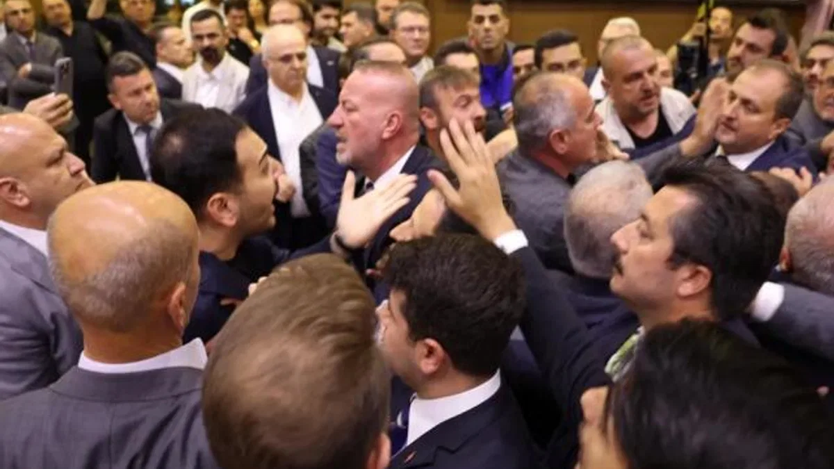 Bursa Büyükşehir Meclisi’nde gerginlik! Başkan Bozbey’den saldırıya kınama!