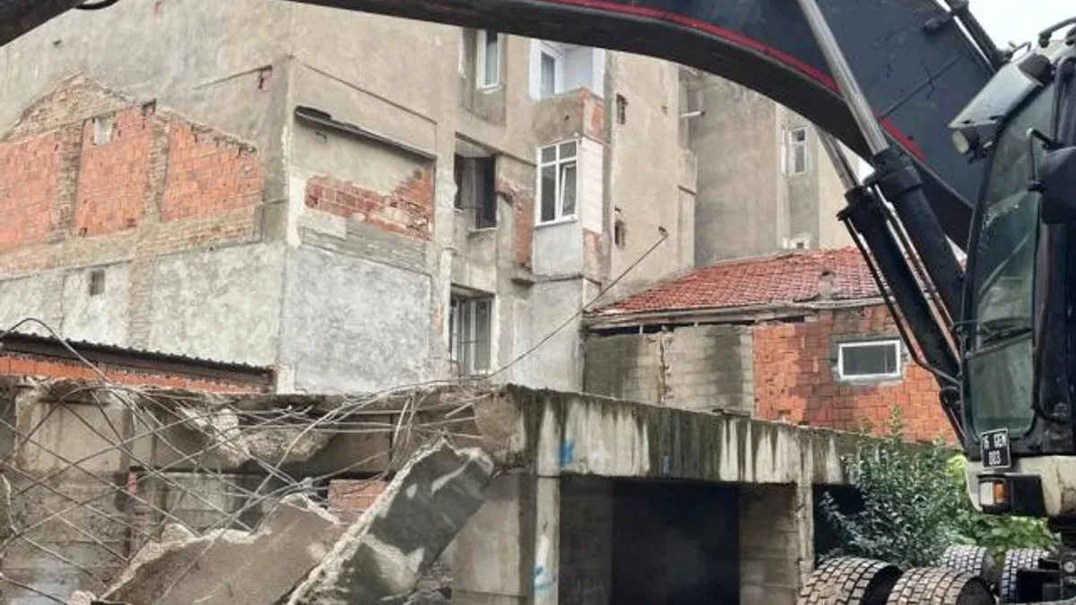 Bursa’da metruk bina temizliği