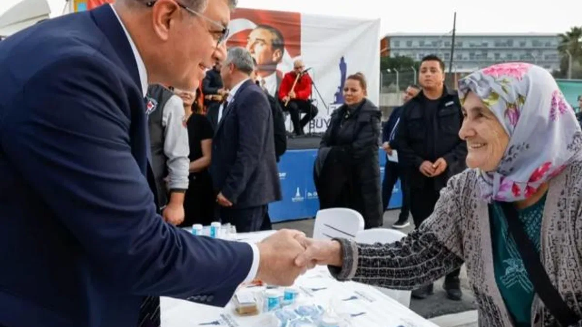 Başkan Tugay: Bu sofralarda geleceğe dair umutlanıyoruz