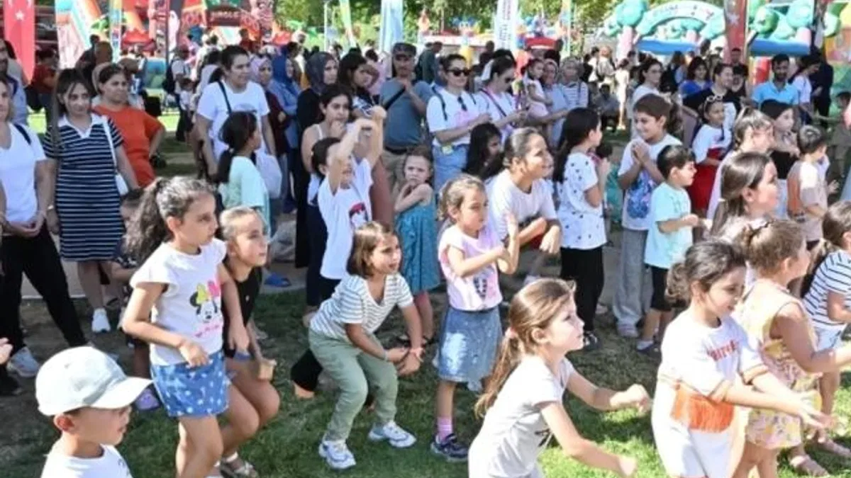 Manisa’da çocuklara Zafer Bayramı şenliği düzenlendi