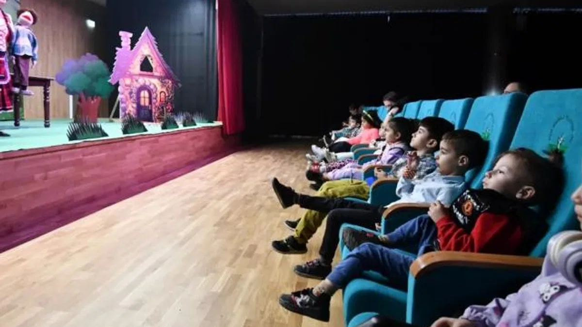 Bursa Osmangazi Gösteri Merkezi’nde ilk oyun sahnelendi
