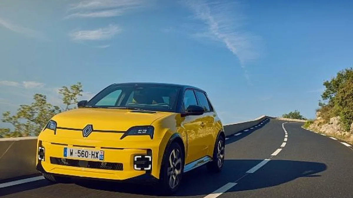 Renault 5 E-Tech %100 elektrikli test sürüşleri Nice’te gerçekleştiriliyor.