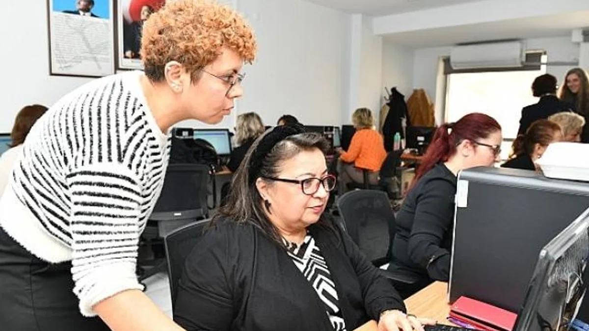 Çiğli Belediyesi’nden kadınlara destek ‘Kadınlar Dijitalde Parlıyor Projesi’