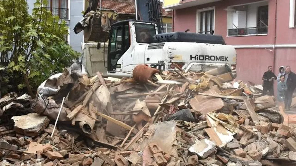 Bursa Gemlik’te metruk temizlik