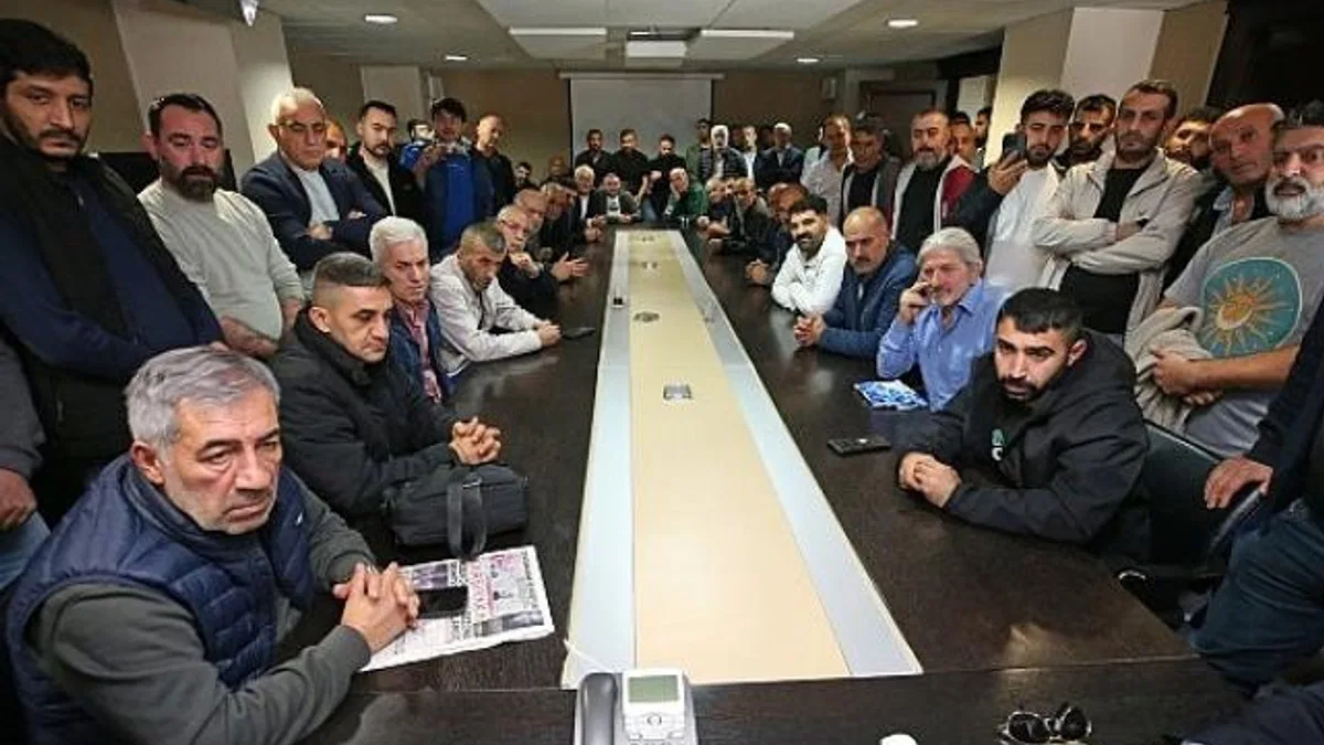 Başkan Ünsal pazarcı esnafını konuk etti
