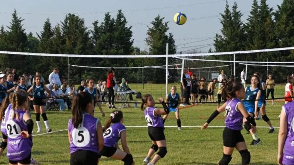 Bursa Osmangazi’de kız çocukları için Mini Voleybol Şenliği
