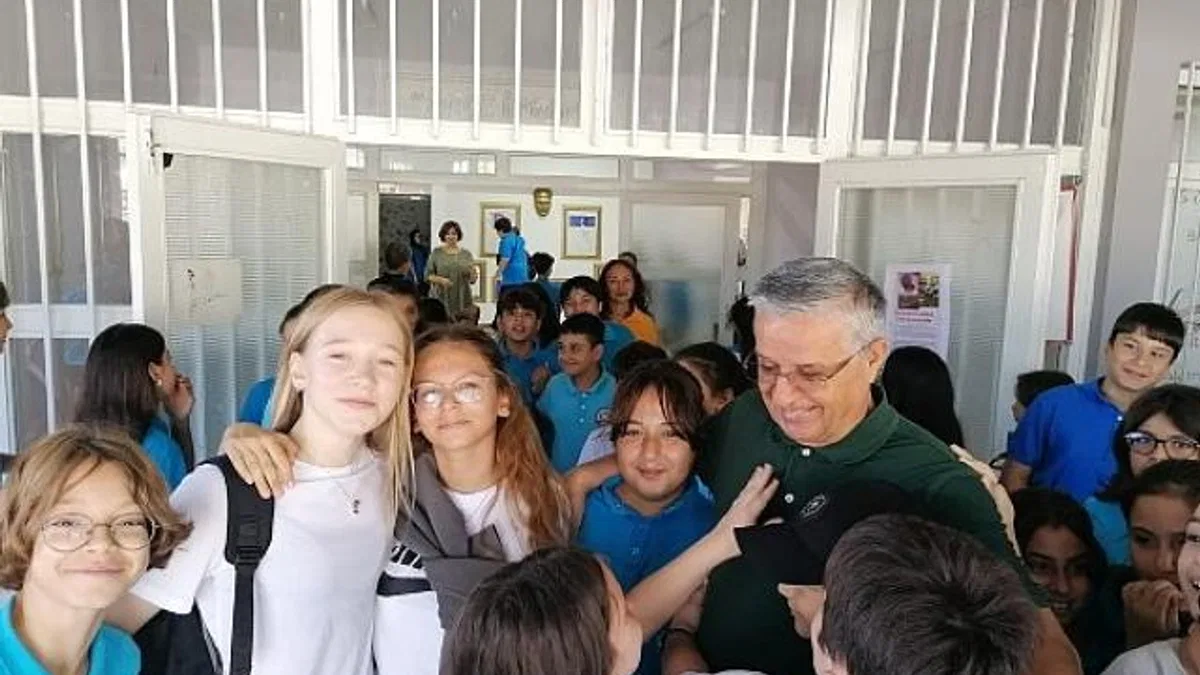 Başkan Topaloğlu öğrencilerle voleybol oynadı